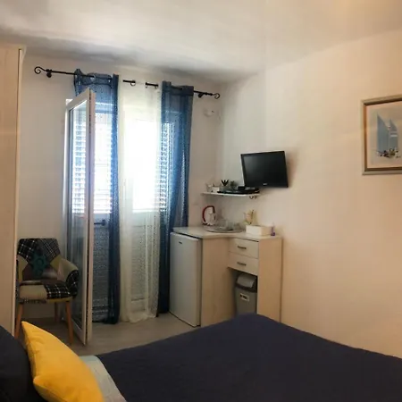 In With Sea View, Balcony, Air Conditioning, Wi-fi * Hvar Town